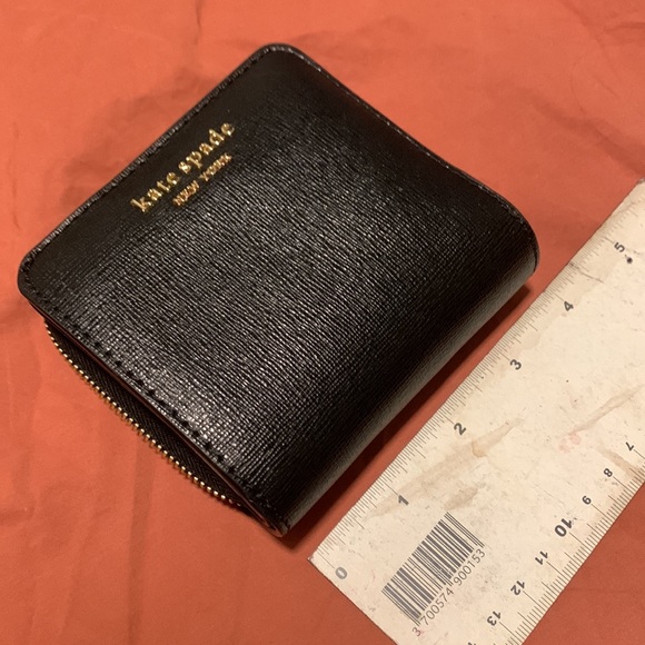 Morgan Small Compact Wallet
Kate Spade black leather wallet
3.75"h x 4"w x1.3" - Picture 6 of 7